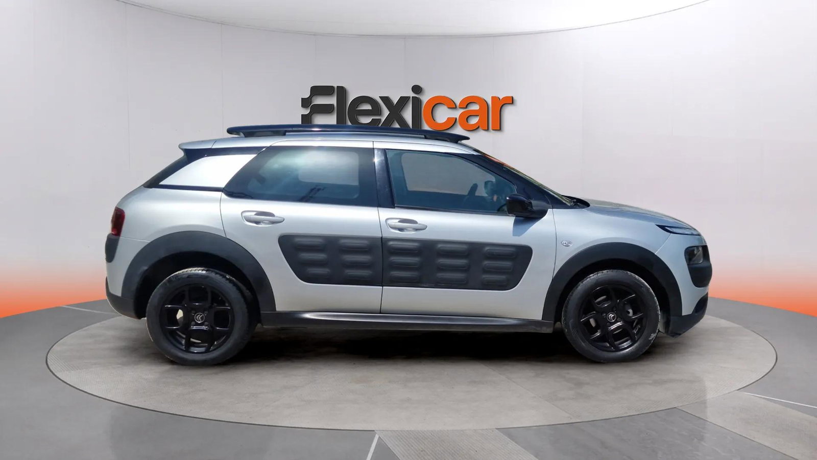 https://cdn-flexicar.caraffinity.it/public_appraisal_images_pro/images/stock/274134/LS7gW9lxv1__1417 JXC_02ccc8050d8248549fea44f71e3331aa_Exterior_6.jpg.jpg